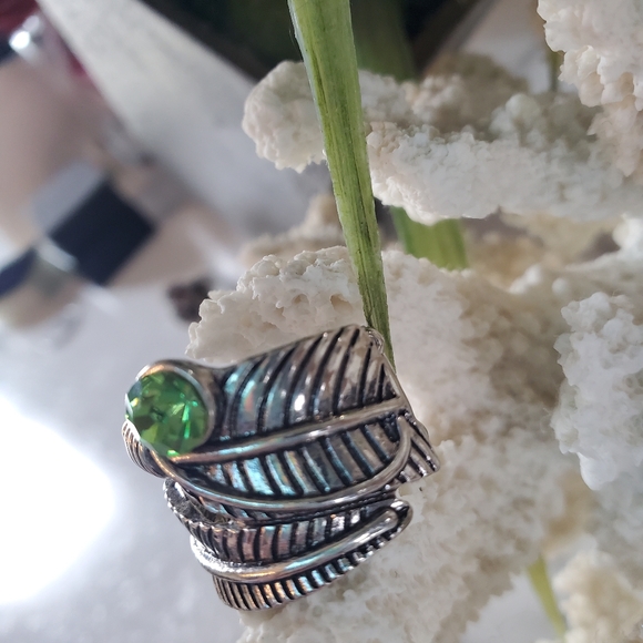 Silver Tone Stretch Ring with Green Stone 💥3 for $24💥 - Picture 12 of 15